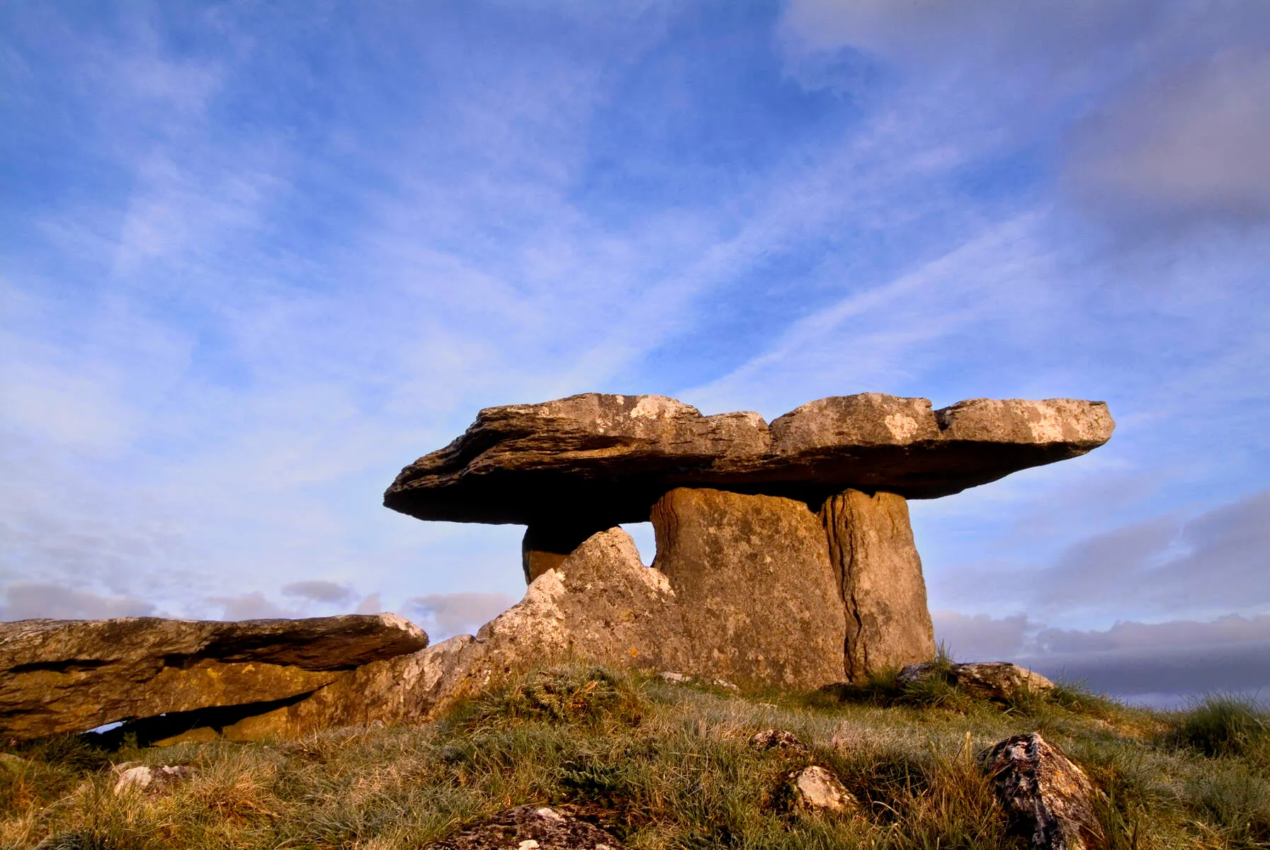 Poulnabrone Dolmen (3200 BCE)